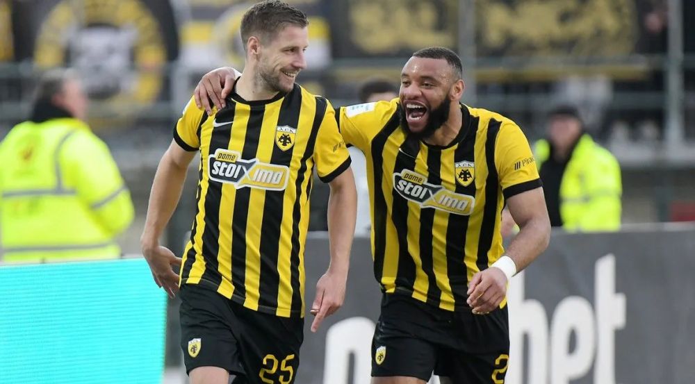 Varga Barnabást így éltették az AEK szurkolói –  VIDEÓ
